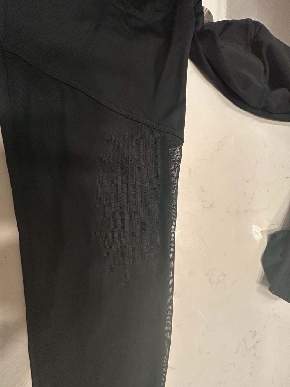 Vintage lululemon flare leggings - cropped- yoga women’s size 2 - Picture 6 of 6